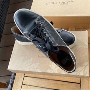 Soft brand leather sneakers size 7M